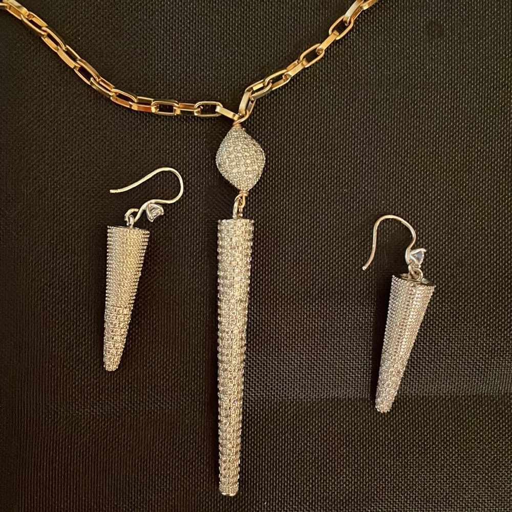 Necklace and earrings set
